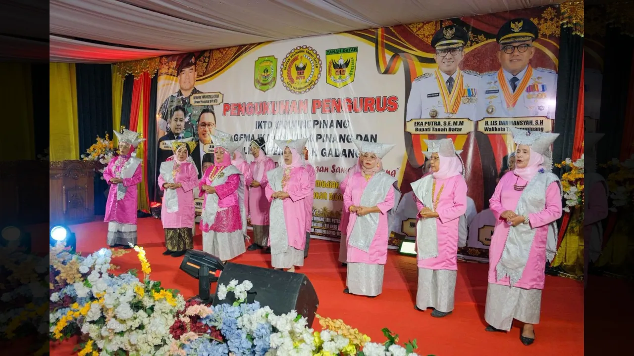 Penampilan bundokanduang pada pengukuhan IKTD Tanjungpinang